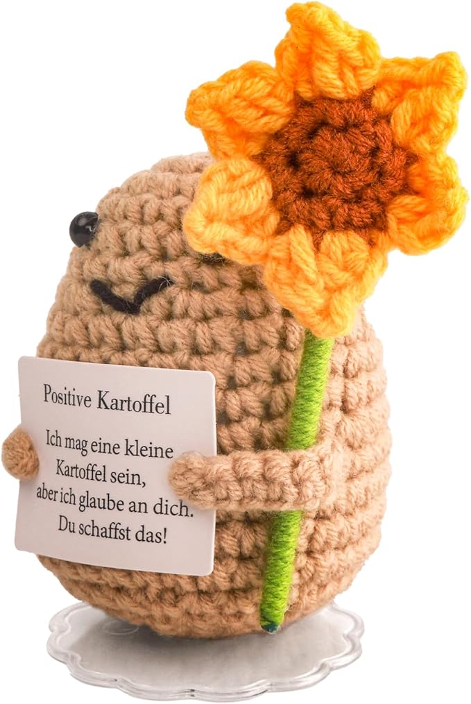Handgemachte Glückskartoffel mit Positivkarte (Beige) | Weiche Strickfigur als kleiner Glücksbringer & Mutmacher-Geschenk für Freunde und Familie