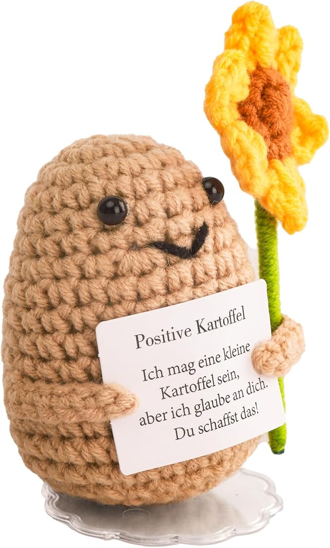 Handgemachte Glückskartoffel mit Positivkarte (Beige) | Weiche Strickfigur als kleiner Glücksbringer & Mutmacher-Geschenk für Freunde und Familie